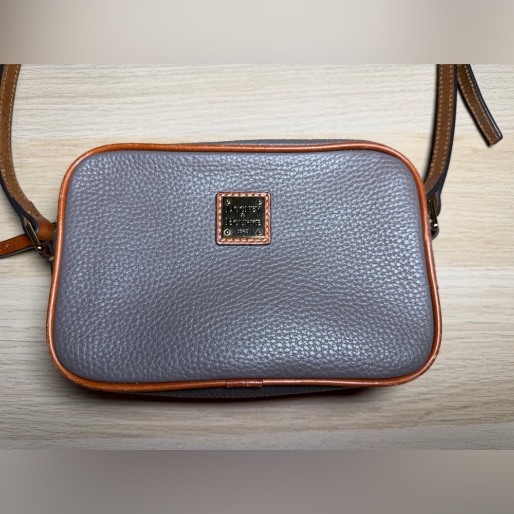 Dooney & Bourke Pebble Grain Crossbody Gray Leather Bag w/ Brown Trim Camera
